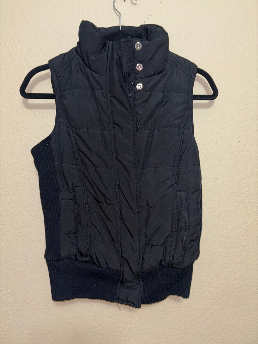 Uniquely Lorna Jane black quilted/puffer vest